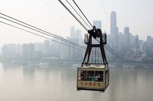 Cabina del teleférico del Yangtsé sobre el río