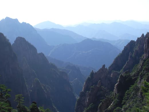 Gran Cañón del Mar del Oeste con agujas de roca