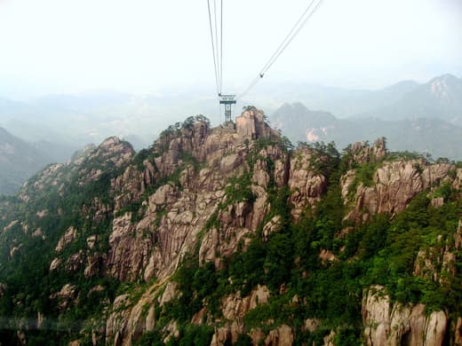 Vista desde el interior del teleférico de Yungu