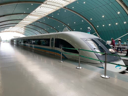 Tren Maglev de Shanghái detenido en la estación