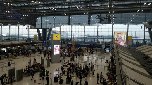 Vestíbulo de facturación de Suvarnabhumi con mostradores